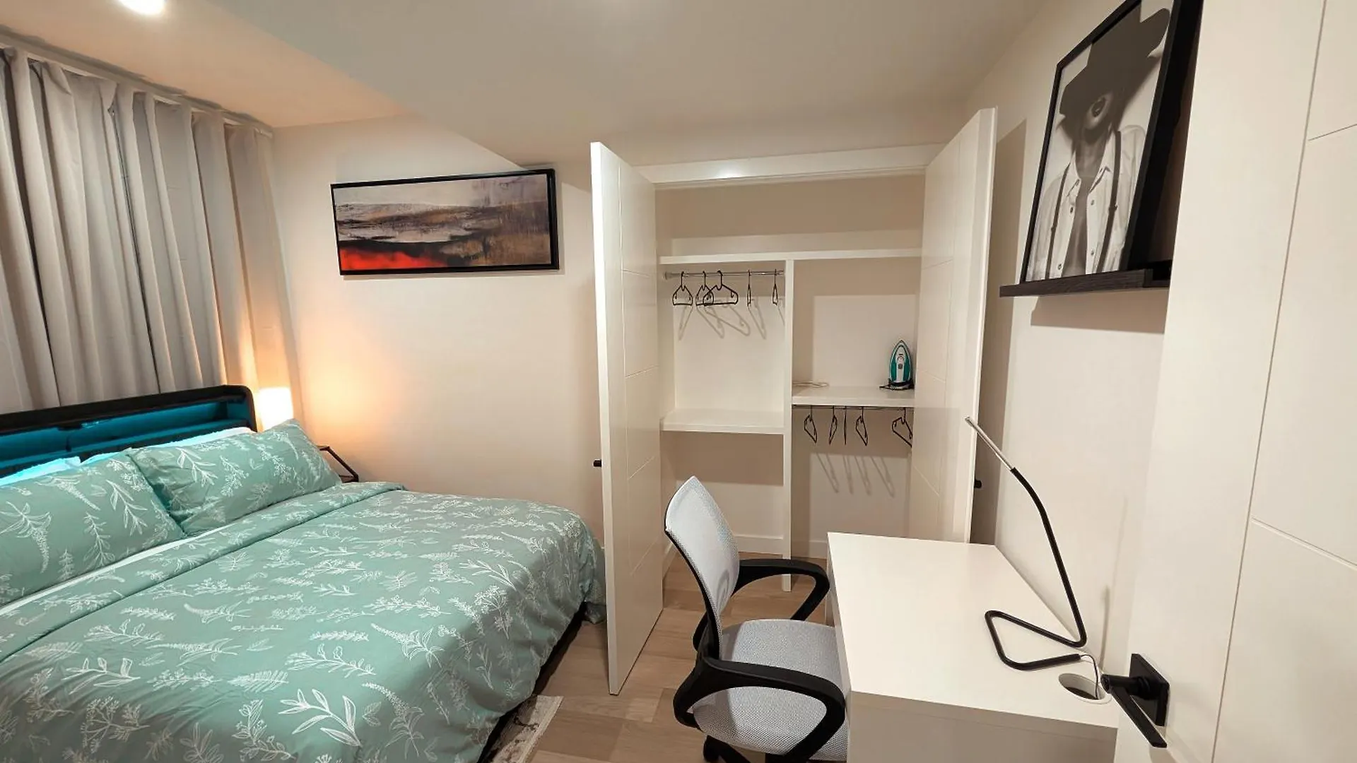 Luxury Guest Suite In YYC 0*,  Canadá