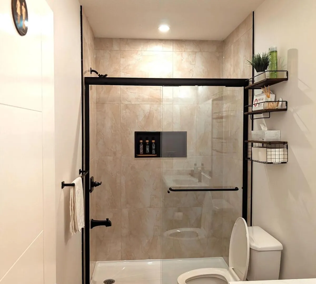 Luxury Guest Suite In YYC 0*,  Canadá